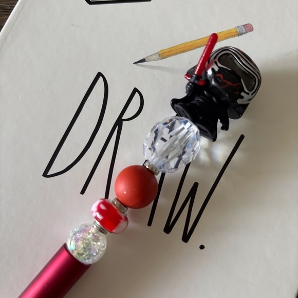 Disney Doorables: Star Wars: Supreme Leader Kylo Ren handmade beaded pen - Picture 1 of 3